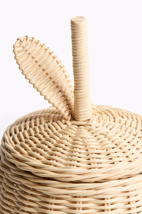 Маленькая корзина для хранения из ротанга