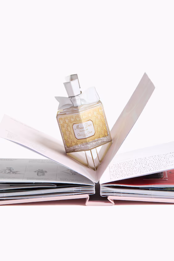 Fashion unfolded: pop-up dior