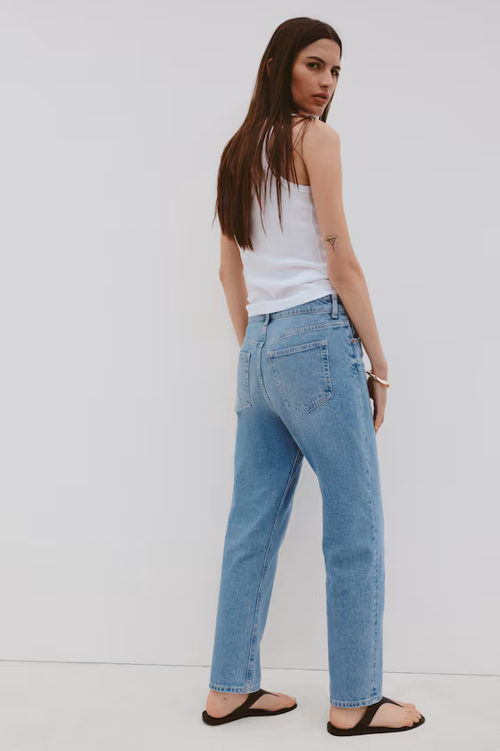 Джинсы mom slim fit с высокой талией и укороченным низом