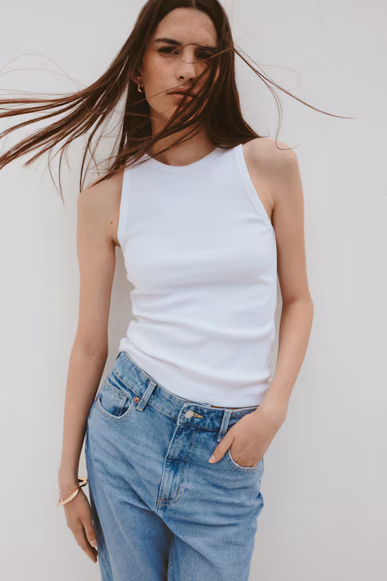 Джинсы mom slim fit с высокой талией и укороченным низом