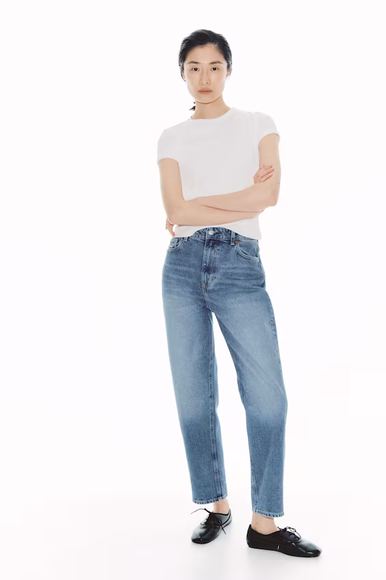 Джинсы mom slim fit с высокой посадкой и укороченным низом