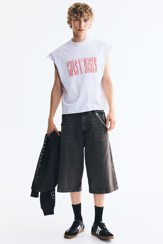 Свободный топ без рукавов с баской и принтом