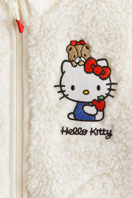 Жилет из плюша с узором
