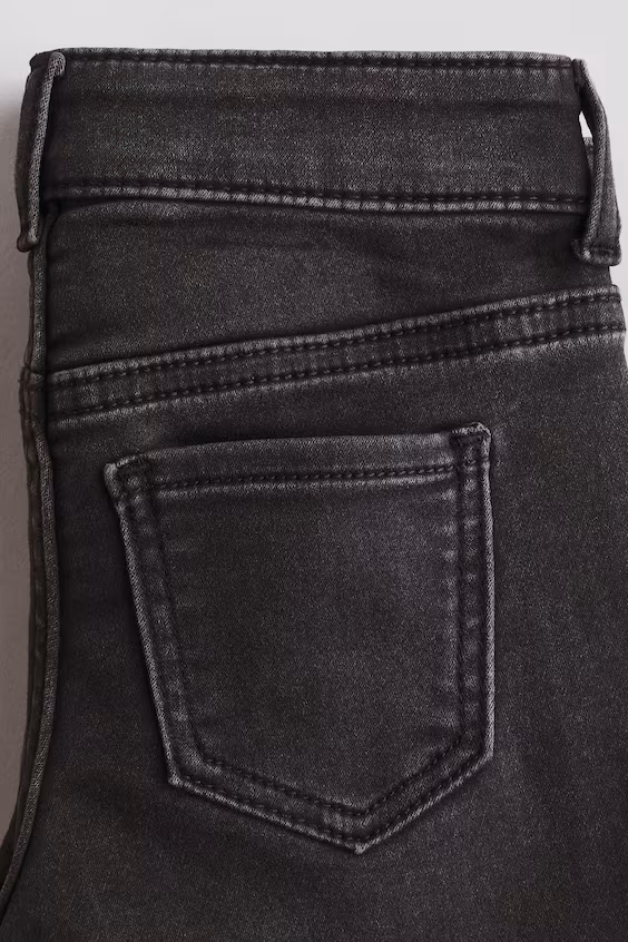 Джинсы super soft с расклешенными штанинами