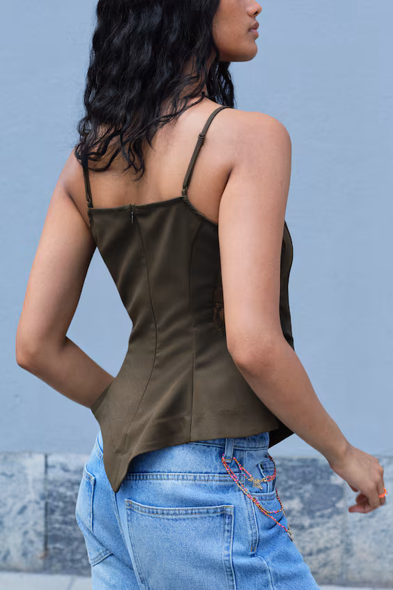 Топ на бретелях с кружевом
