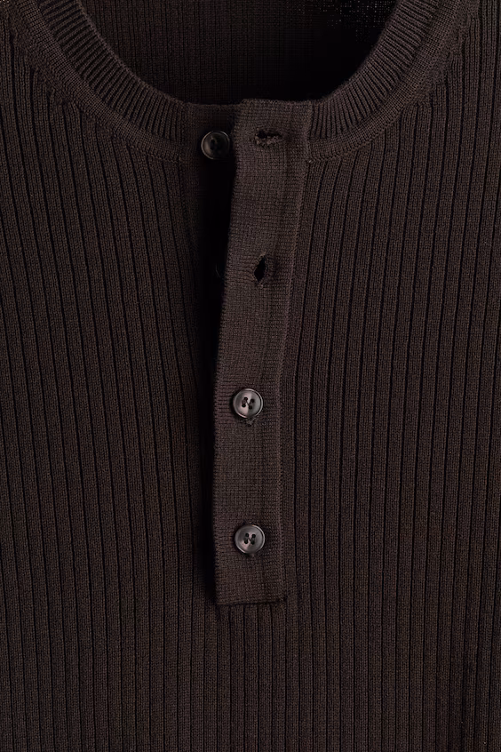 Вязаный свитер в рубчик с пуговицами slim fit