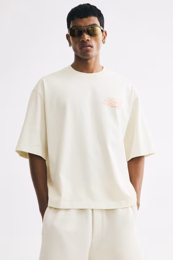 Футболка с квадратным силуэтом oversized fit