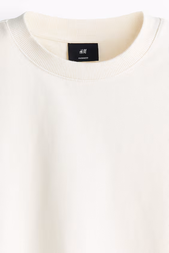 Футболка с квадратным силуэтом oversized fit