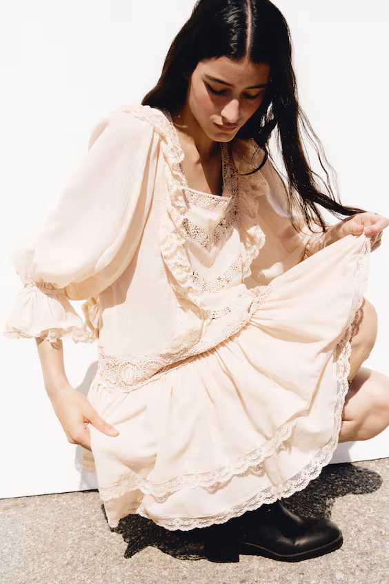 Платье с оборками и кружевом h&m