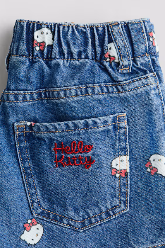 Джинсовые шорты с принтом hello kitty