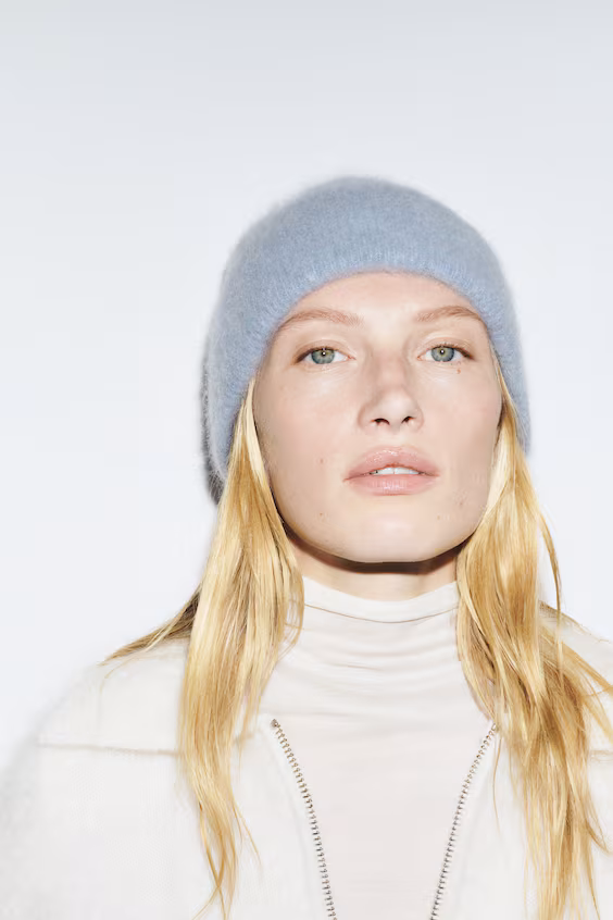 Шапка из шерсти в рубчик