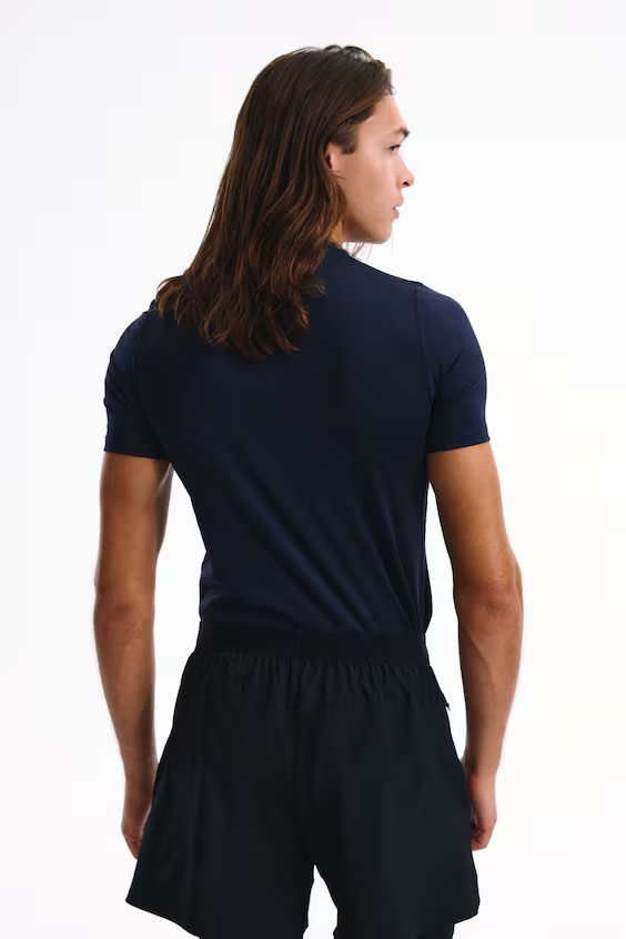 Спортивная футболка с технологией drymove™ облегающего кроя h&m