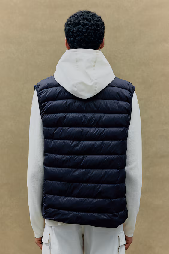 Утепленный жилет slim fit с водоотталкивающей отделкой