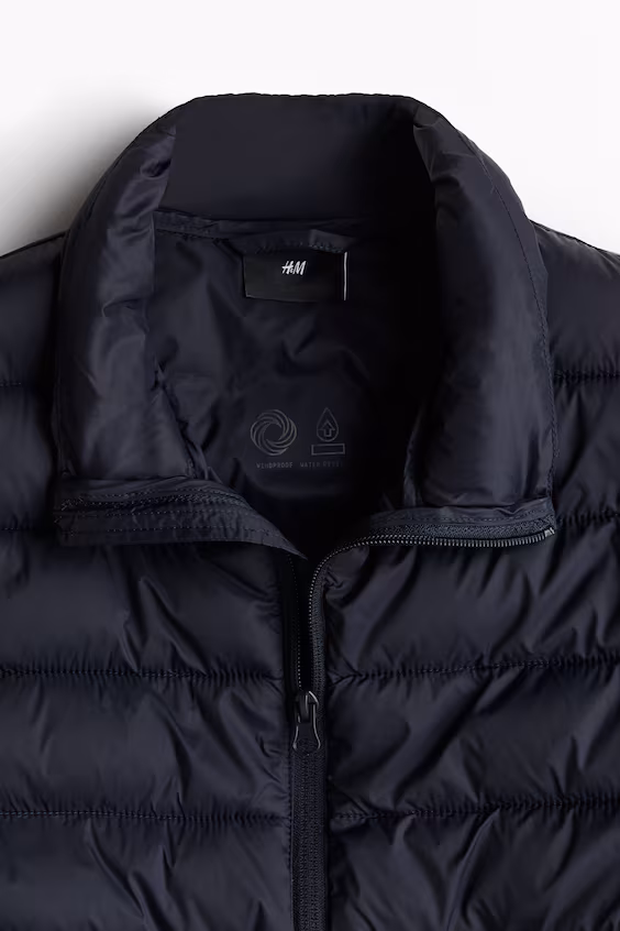 Утепленный жилет slim fit с водоотталкивающей отделкой