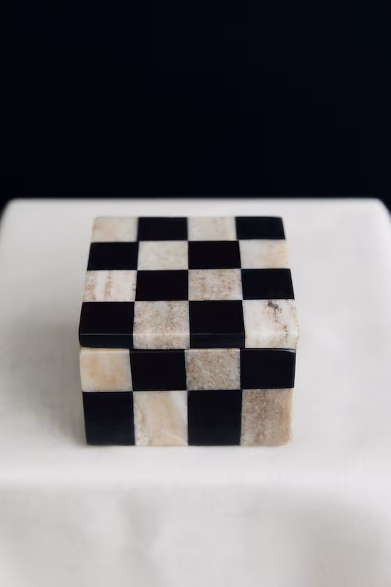 Коробка из мрамора с крышкой