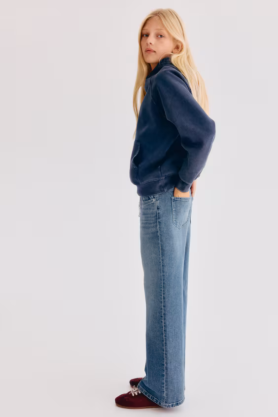 Джинсы baggy fit с расклешёнными штанинами