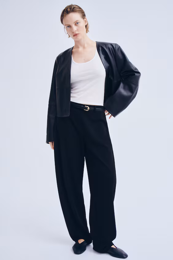 Брюки с расширенными штанинами и поясом