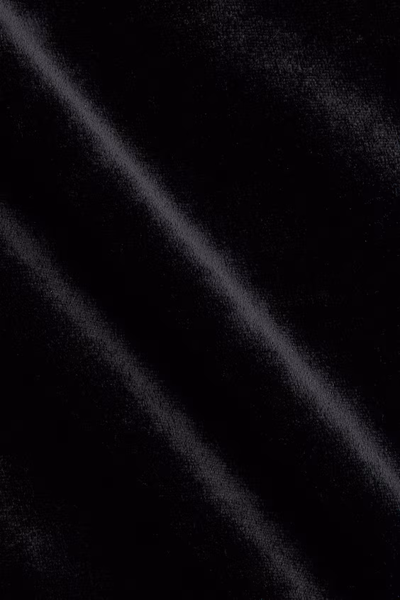 Свитер из бархатистой ткани с кружевом