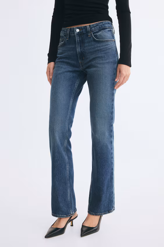 Джинсы bootcut с комфортной посадкой на талии