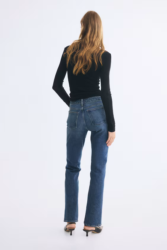 Джинсы bootcut с комфортной посадкой на талии