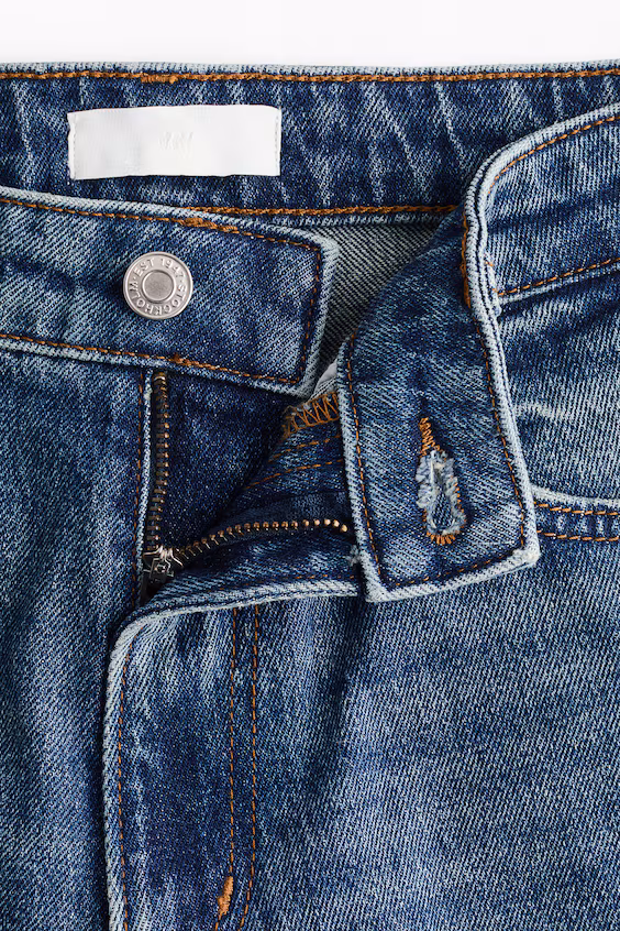 Джинсы bootcut с комфортной посадкой на талии