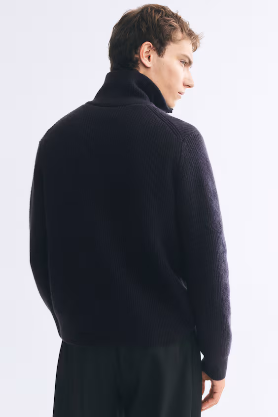 Пальто из вязаного трикотажа в рубчик с застежкой regular fit
