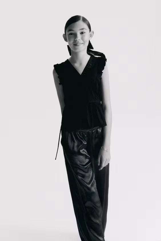 Брюки из сатина с расклешёнными штанинами