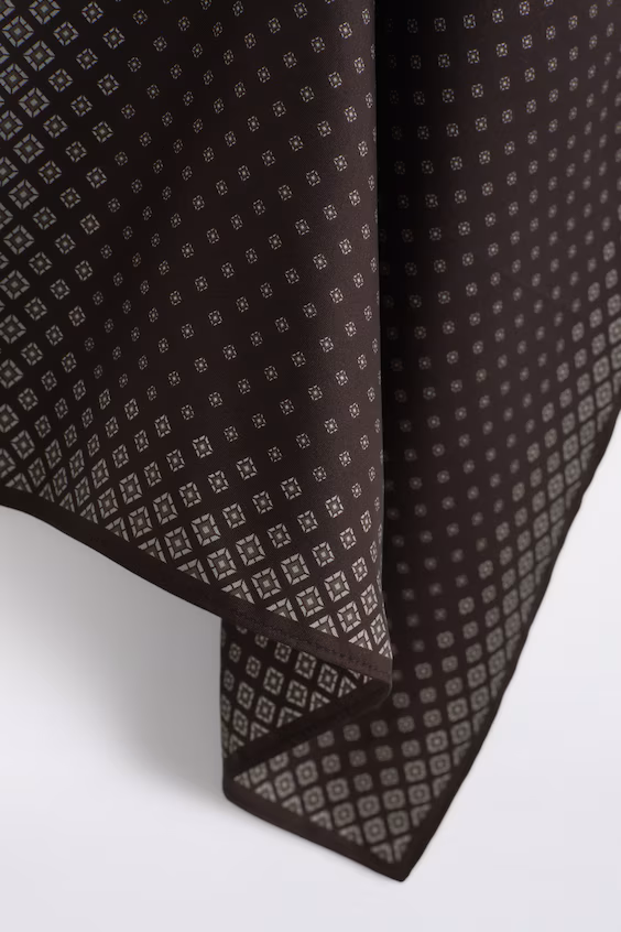Шелковый платок с геометрическим узором