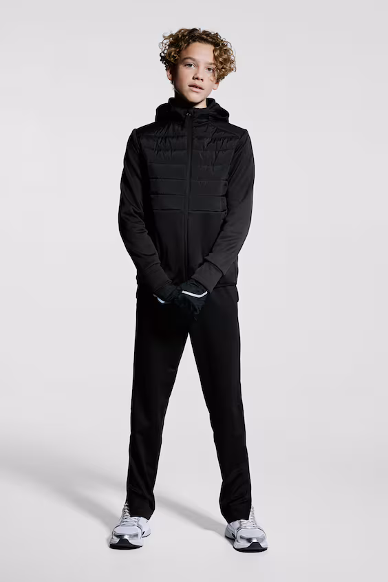 Аккуратная спортивная куртка с наполнителем