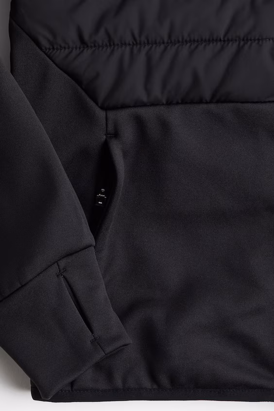 Аккуратная спортивная куртка с наполнителем