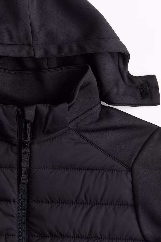 Аккуратная спортивная куртка с наполнителем