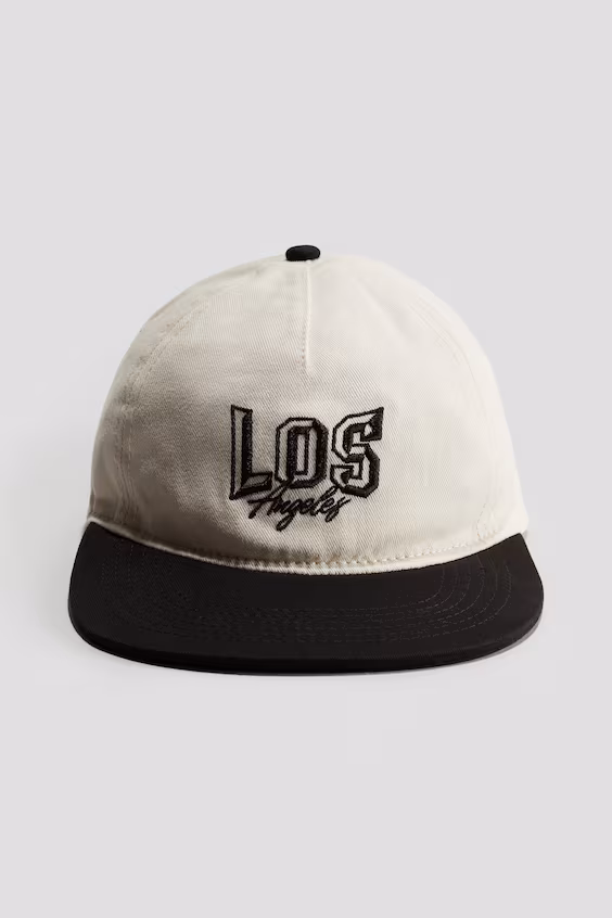 Бейсболка с плоским козырьком