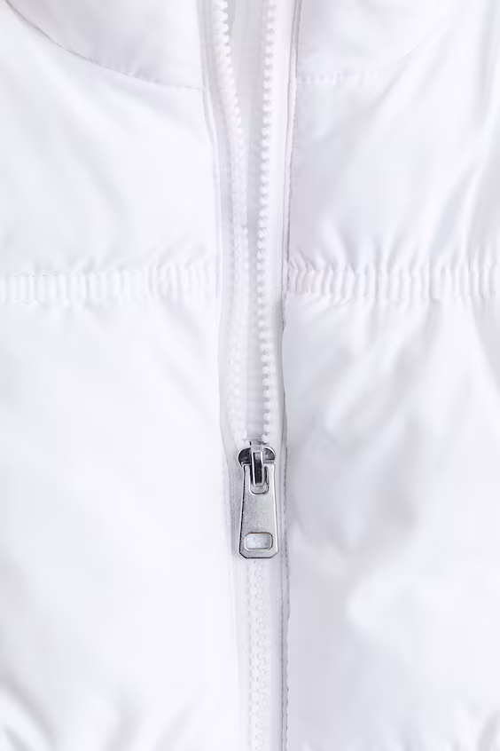 Стеганный жилет с высоким воротником