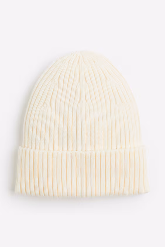Шапка из рубчикового трикотажа