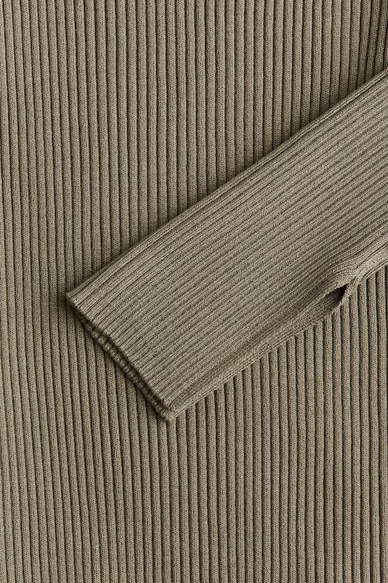 Платье из рубчиковой ткани