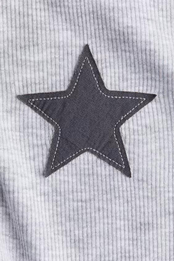 Платье в принт с реглановыми рукавами