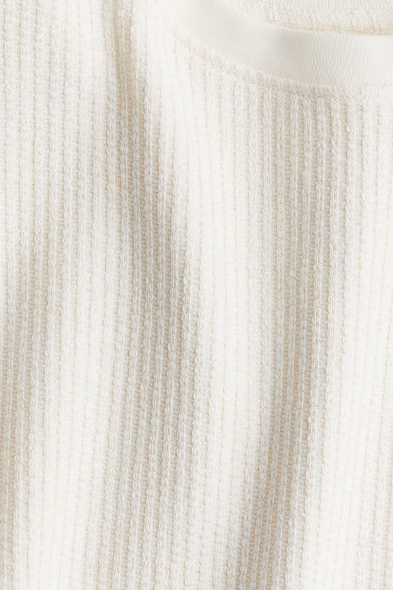 Футболка из ткани с текстурой