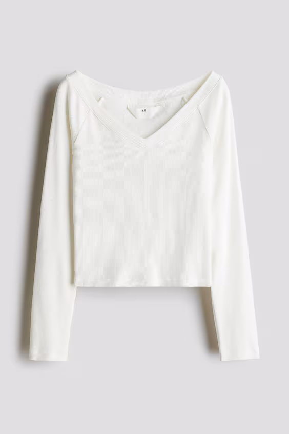 Кофта с капюшоном и v-образным вырезом