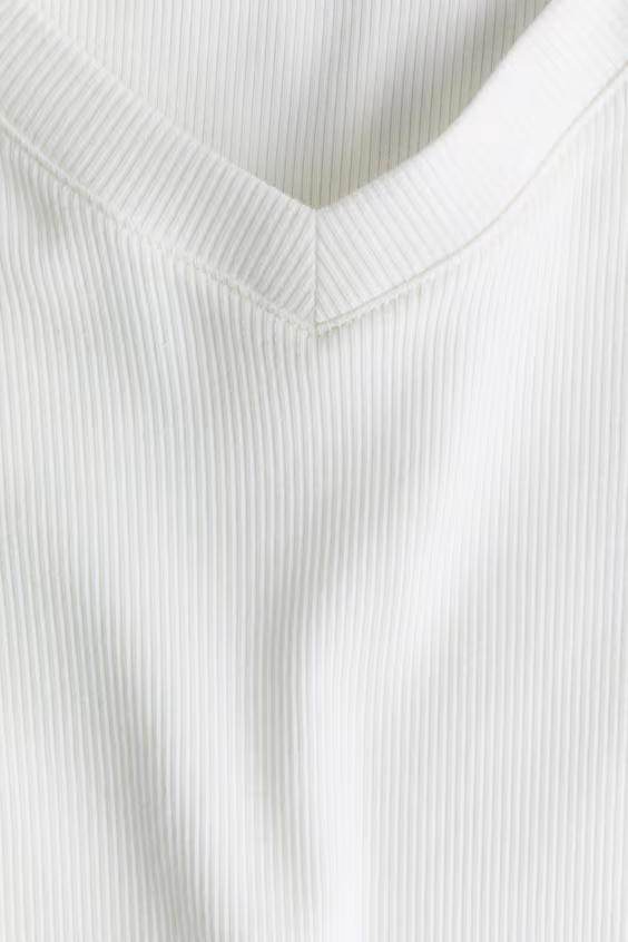 Кофта с капюшоном и v-образным вырезом