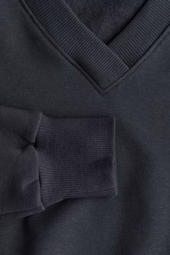 Свитшот с вырезом лодочкой