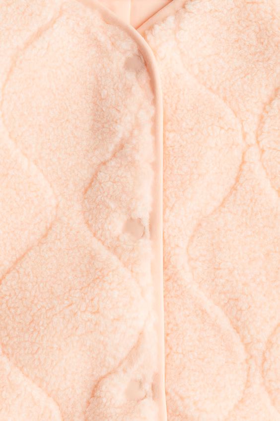 Пушистое стеганое пальтишко