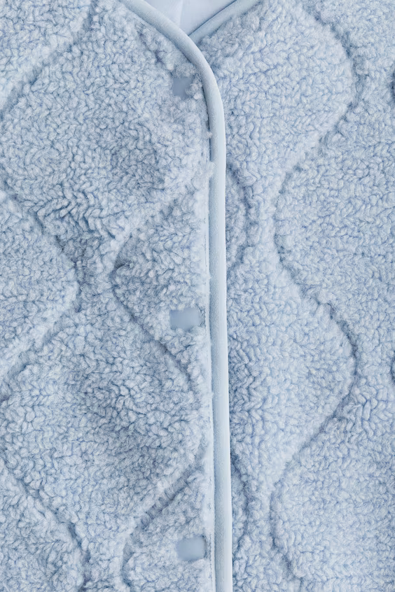 Пушистое стеганое пальтишко