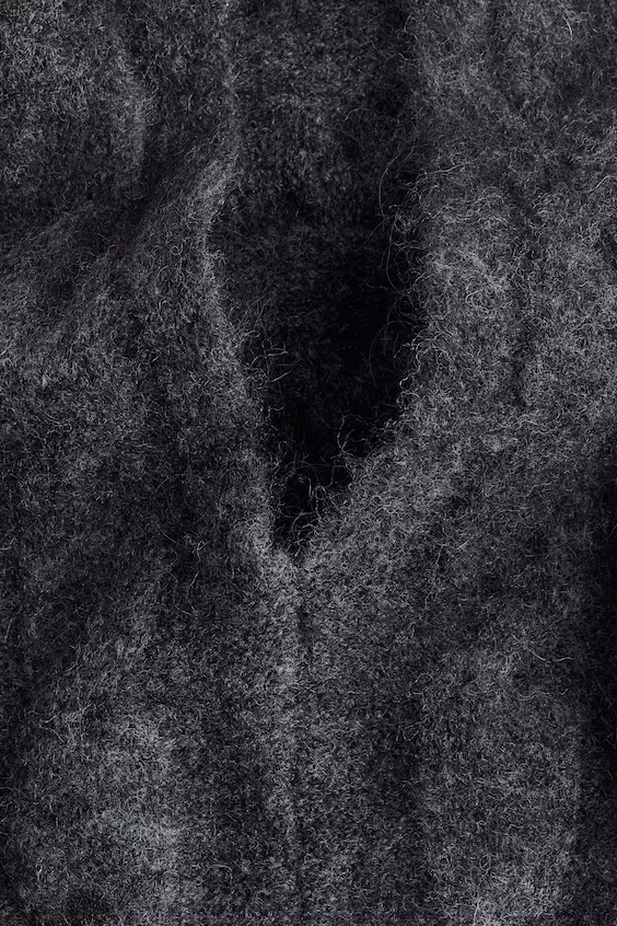 Палантин из мохера с косами