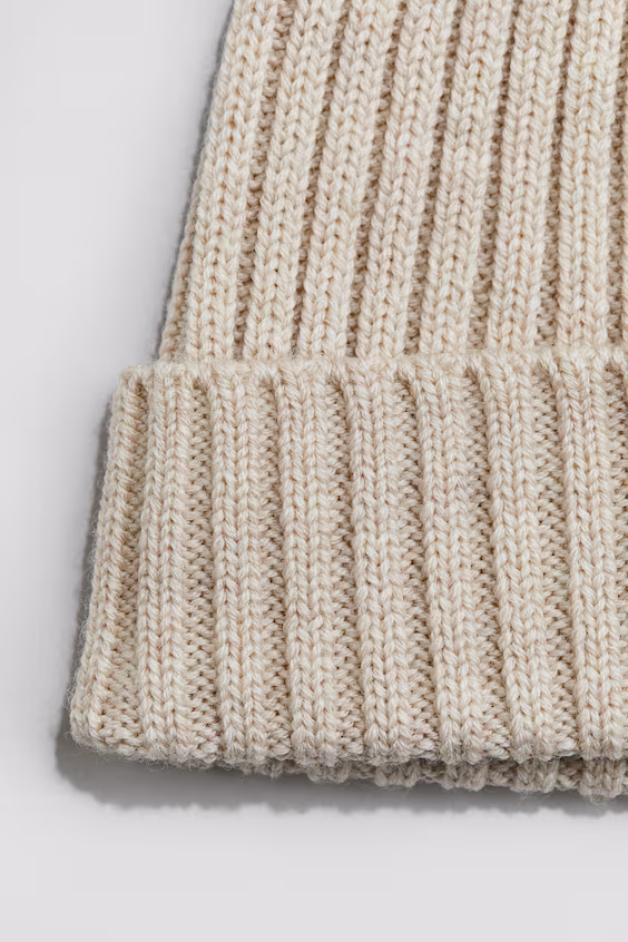 Шапка из шерсти