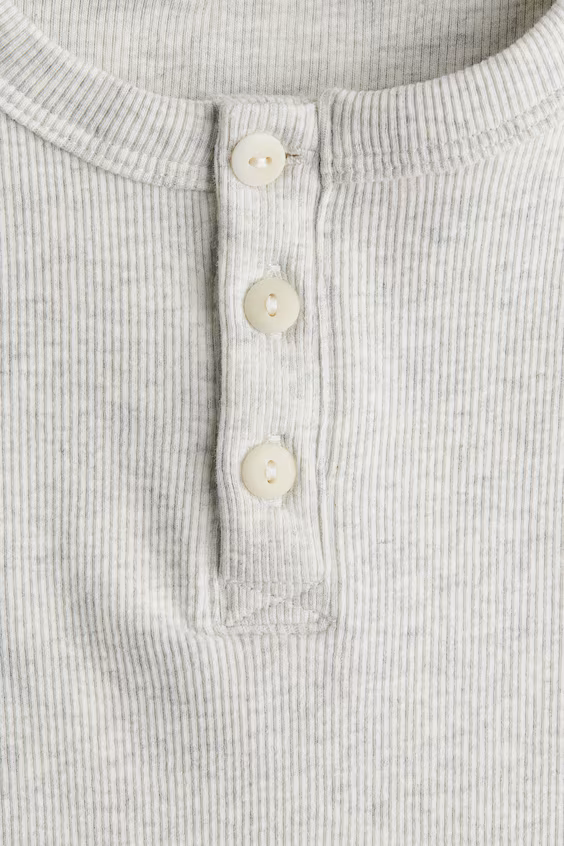 Свитер из хлопка с пуговицами