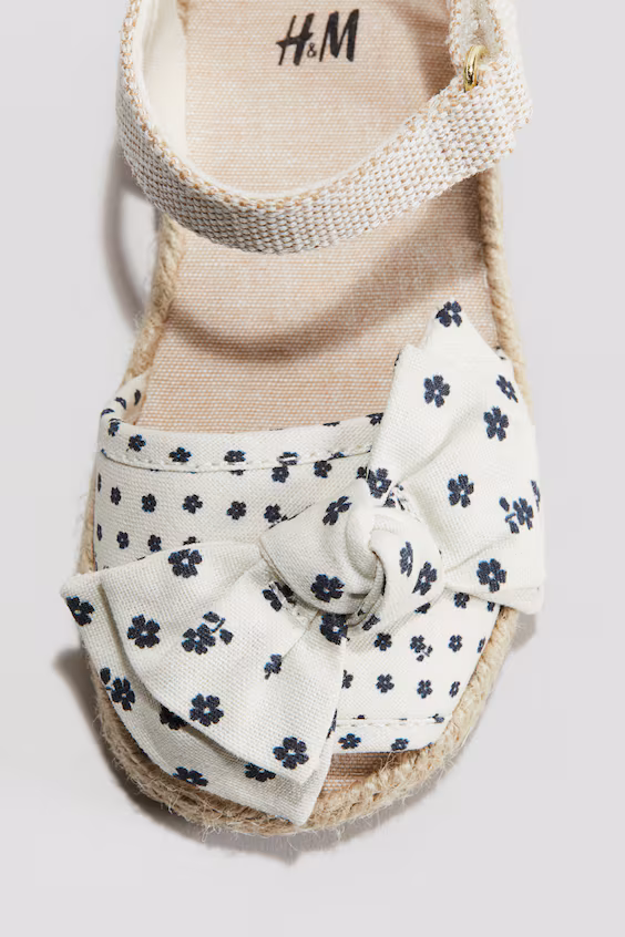 Сандалии с застежкой на щиколотке