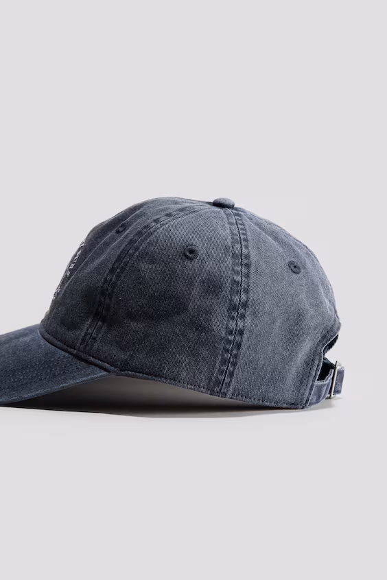 Бейсболка из хлопкового холста с вышитым узором