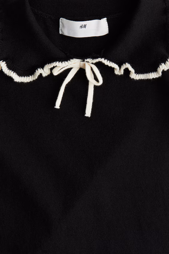 Платье из тонкой вязаной ткани с оборками