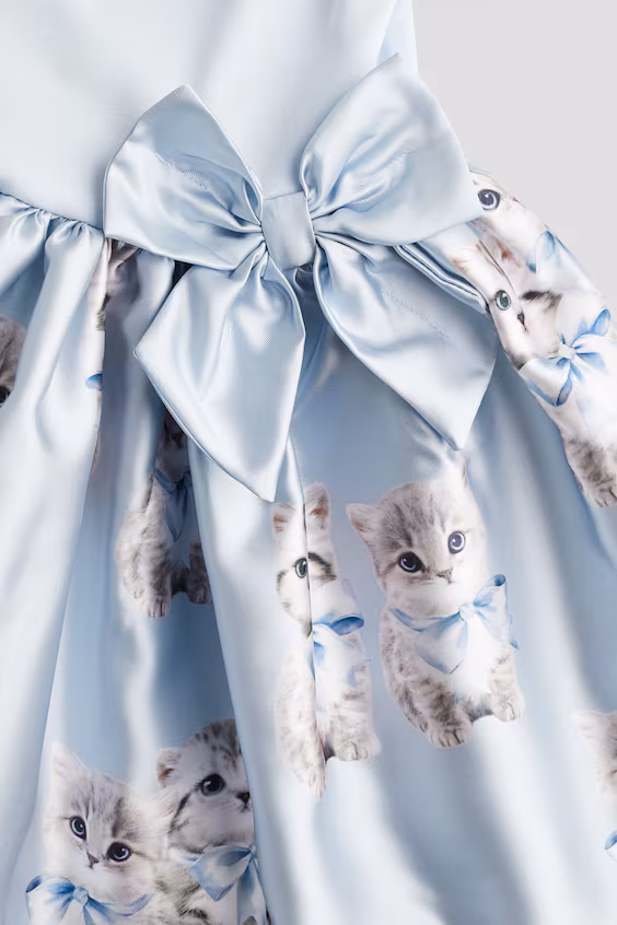 Платье с расклешенной юбкой