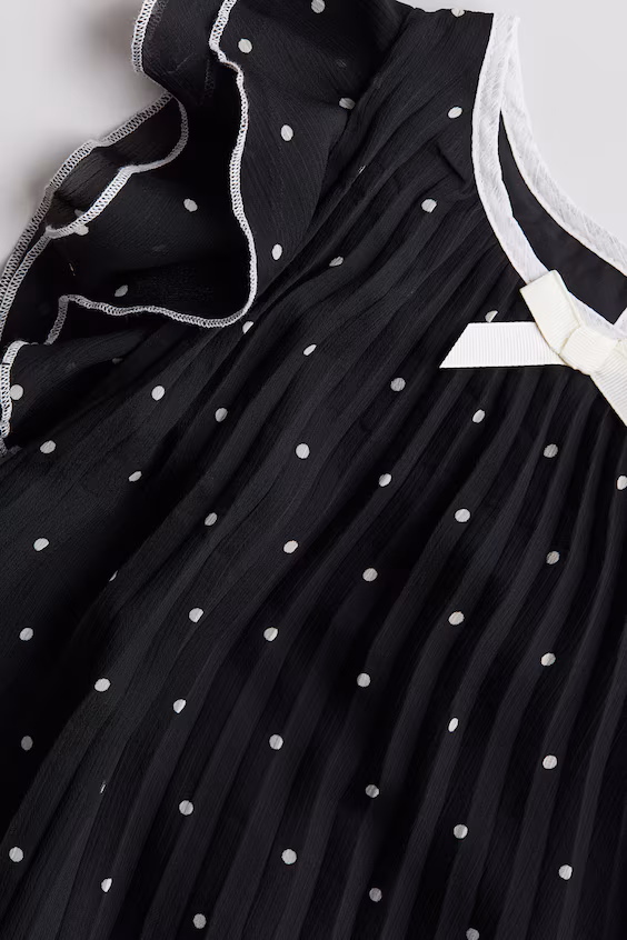 Платье а-силуэта с рельефами